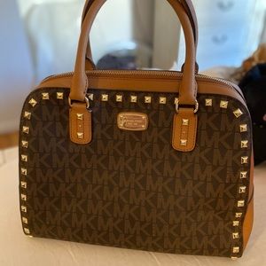 Michael Kors bag. Authentic. Gorgeous. Basically new. Only used a few times.